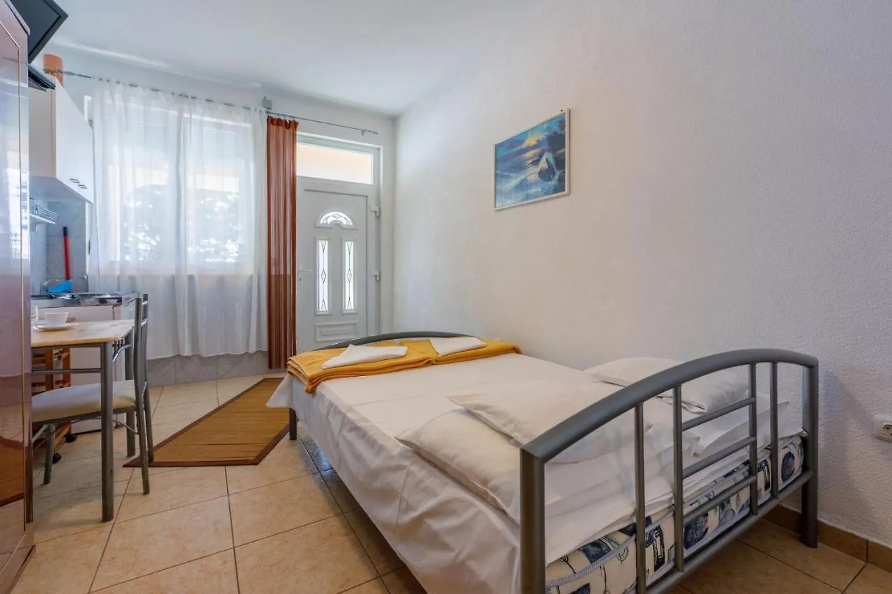 Antak Apartment Dramalj 0*,